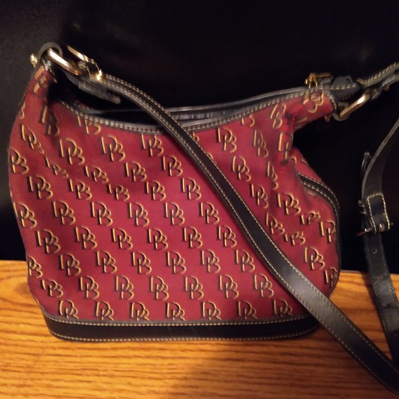 Dooney & Bourke Handbags - DOONEY & BOURKE BURGUNDY HANDBAG
